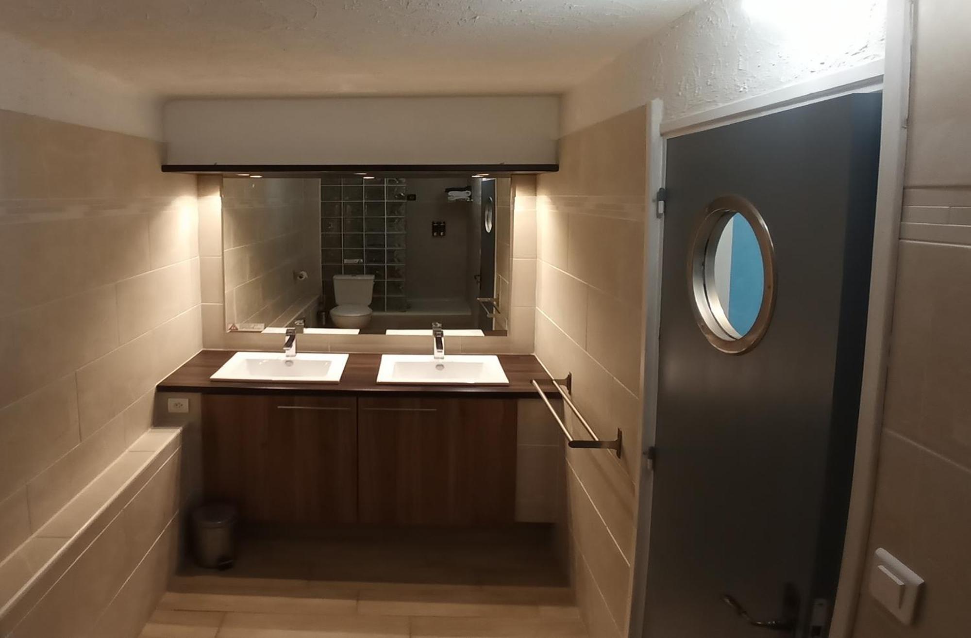 Sur Les Pas De Pagnol Bed & Breakfast Aubagne Ruang foto